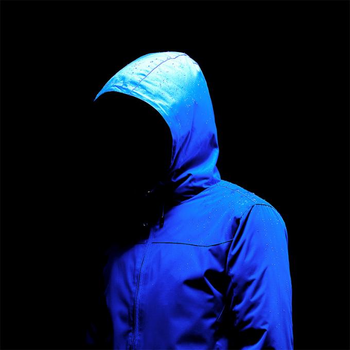o revestimento impermeável exterior popular do outono ostenta a atividade de acampamento deoposição da roupa windproof