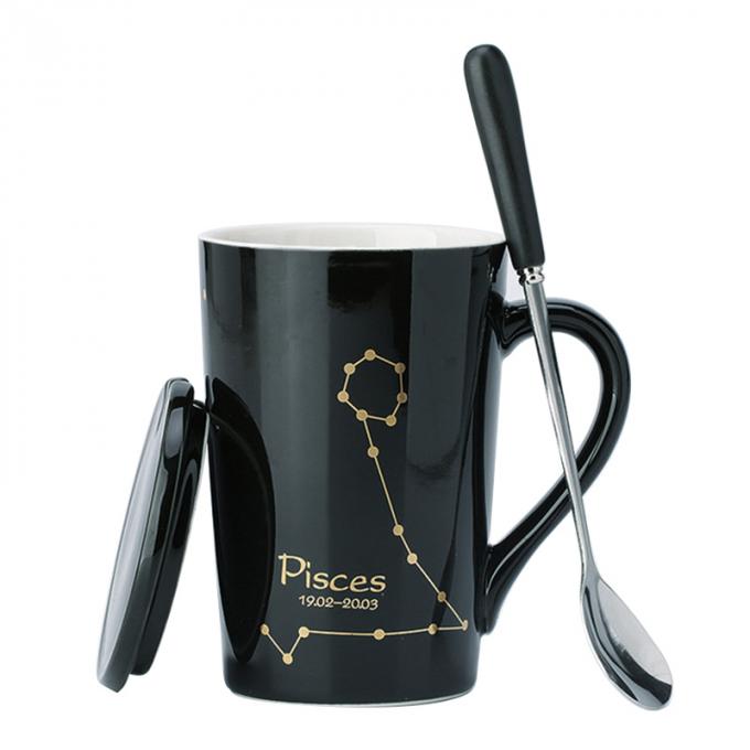 O costume de alta qualidade imprimiu 12 copos cerâmicos da secadora de roupa do café das canecas da constelação com o resíduo metálico do drinkware da tampa e da colher multi-colorido