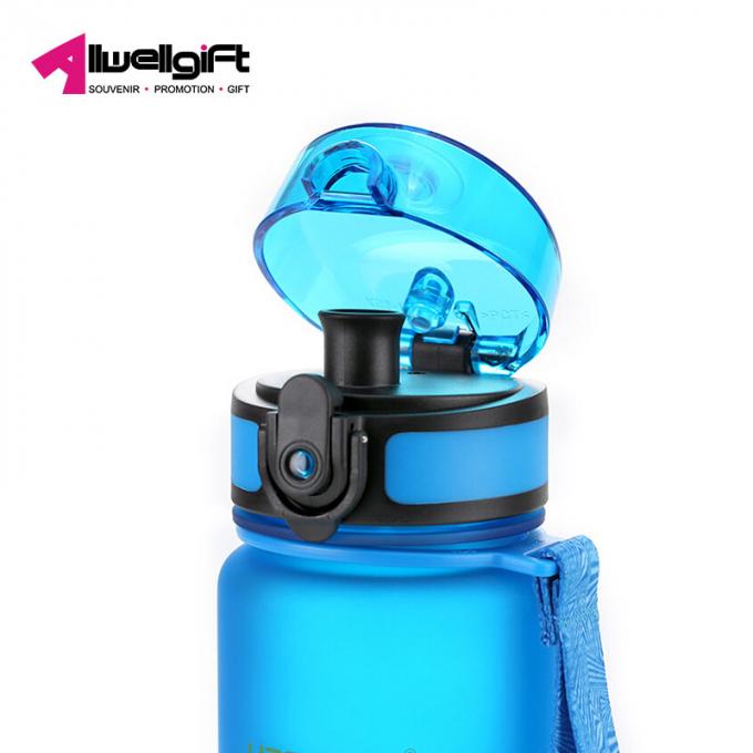 500ML ostenta a chaleira do copo da água com do copo plástico colorido do resíduo metálico da tampa protetora contra poeira a garrafa de água exterior do curso da aptidão para meninas